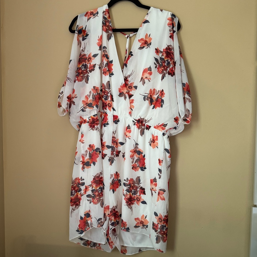 rue21 Plus White Floral Print V-Neck Romper